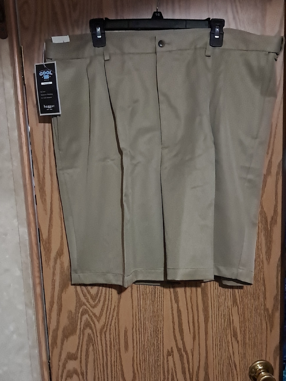 Haggar Men's Flat-Front Olive/Tan Shorts